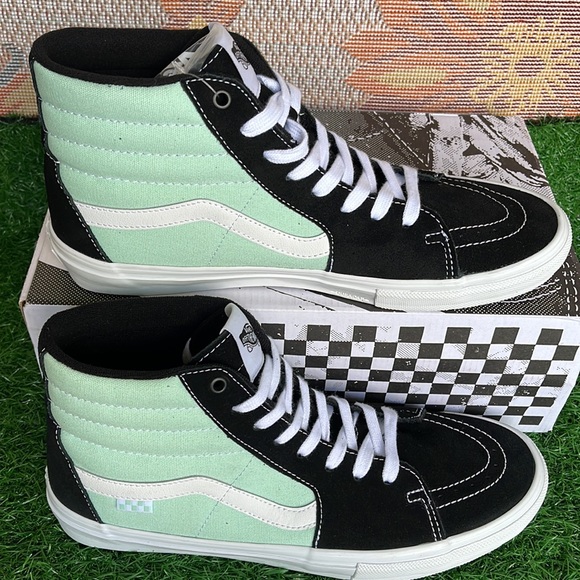 Vans Men’s Skate Sk8-Hi
Mint
VN0A5FCCM2T Sneakers - Picture 2 of 16